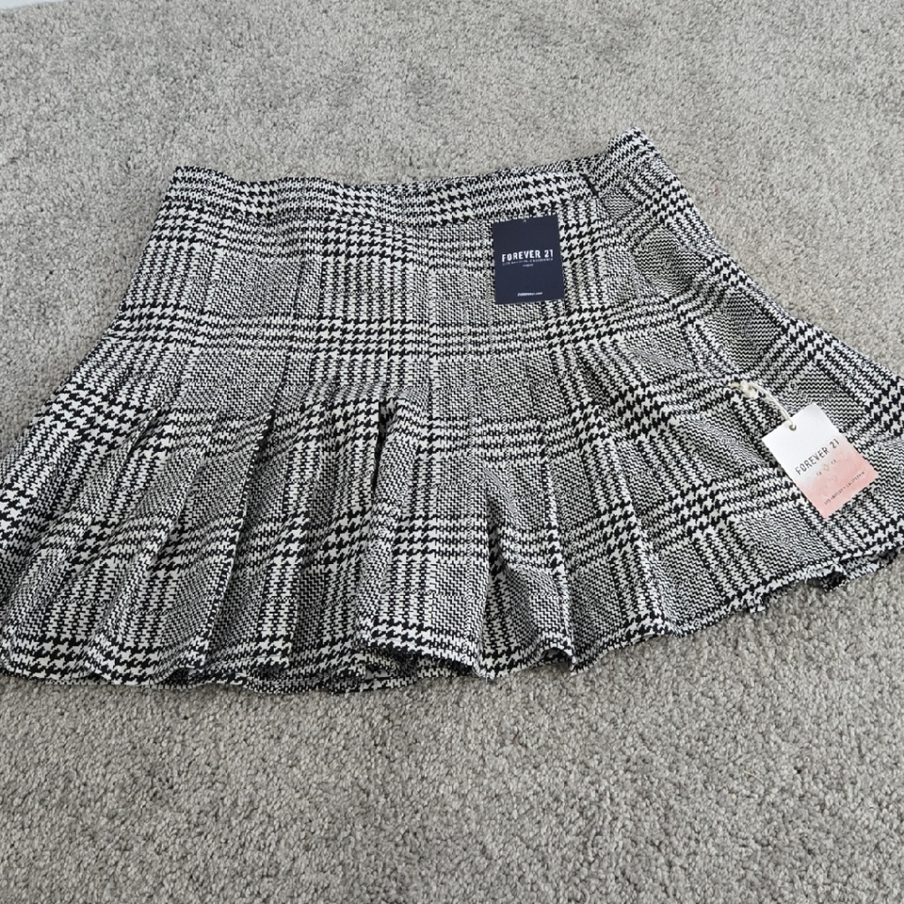 Forever 21 Black and White Skater Mini Skirt